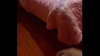 Preview 1 of Tamil Sexvediyos Downlod - Peque&ntilde_a hermanastra distra&iacute_da,  ella no se da cuenta y me masturbo Me descubre pero no se enoja,  dice que si la pongo muy cachonda podr&eacute_ com&eacute_rmela &iexcl_Qu&eacute_ rico saca la cola de perrito,  esta bien grandecita!