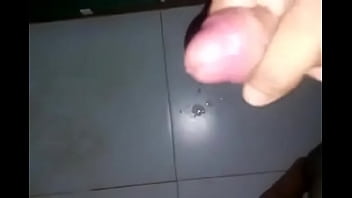 Preview 4 of Amoi Piss - Novinho Gozando Muito