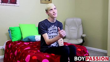 Preview 1 of Fat Moom Sun - Horny newcomer Nick jerking it off and playing with a dildo