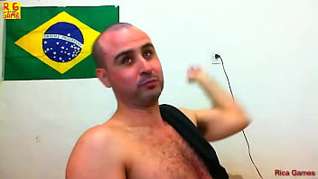 Preview 3 of Irjvfzvai - cabe&ccedil_a amassada dando bicuda gostoso