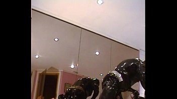 Preview 3 of Onlain Video Smotret Porno - Roxina2004HornyRubberGuy160104XXXL.MPG