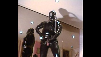 Preview 1 of Onlain Video Smotret Porno - Roxina2004HornyRubberGuy160104XXXL.MPG