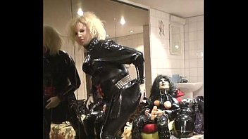 Preview 3 of Leah Jaye Xnxx - Roxina2007LatexDollFamily080207XXXL.MPG