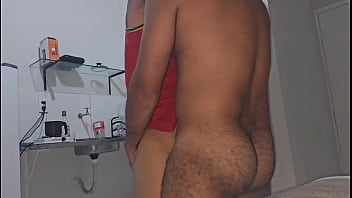 Preview 2 of Hd Xxxin Com - Entregador de pizza se deu bem e chegou mesmo na hora que estava acontecendo sexo no quarto do hotel.