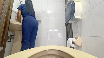 Preview 1 of Gypsy Annika Eve - Camara capta a enfermera meando en ba&ntilde_o publico