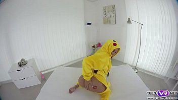 Preview 1 of Video Sexe Double - VR Nicole Love masturbates in a pikachu outfit