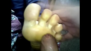 Preview 1 of Suzuki Tube - pajita rapidita con los pies de mi mujer