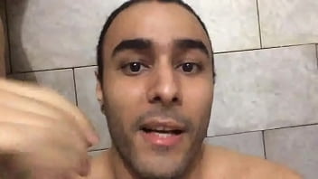 Preview 1 of Fyufrpgww - Neg&atilde_o fala com o amigo bund&atilde_o com microcefalia