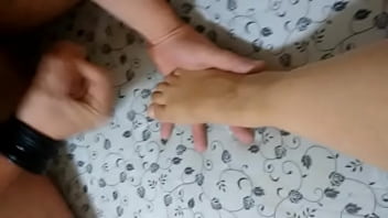 Preview 3 of Sex Anuska Rmantic - Gozando no pezinho lindo da esposa