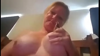 Preview 3 of Mature Amatrice - Milf with nipple clips