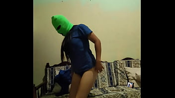 Preview 3 of Turkish For Money - MADRASTRA FOGOSA Y SIN VERGUENZA LLEGA DEL TRABAJO Y SE  TOCA SU VAGINA  PARA NIVELAR SUS NIVELES DE ANSIEDAD. PORNO CASERO