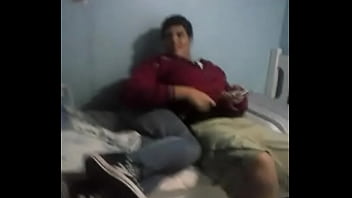 Preview 2 of So Feel Dee - Neguinho adora um controle remoto no cuzinho
