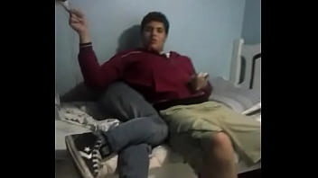 Preview 1 of So Feel Dee - Neguinho adora um controle remoto no cuzinho