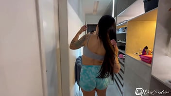 Preview 1 of Miss Delaney Jerky Girls - Comi a rabuda da Academia no closet de seu quarto antes do treino