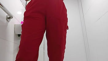 Preview 1 of Big Blick Cock Com In - Camara amateur en ba&ntilde_o publico capta enfermera meando(piss)