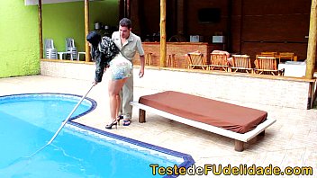 Preview 3 of Womany Tries Vagina - Morena com rabo enorme seduz casado safado