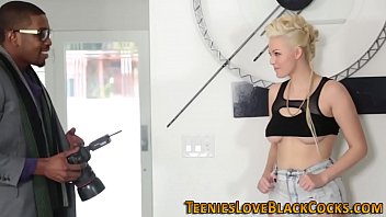Preview 1 of Dominio Cana - Blonde tugs black cock