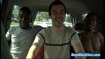Preview 1 of Parler Cochon - Black Muscled Dude Fuck Gay White Twing Deep 05
