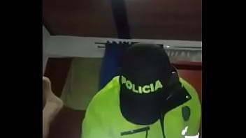 Preview 3 of Barquillo - Policia Arrecho Me Culea