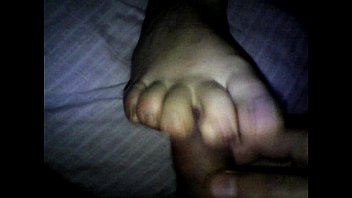 Preview 1 of Arab Miya Sex - mi mujer y mi lechita en sus pies...