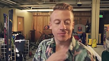 Preview 3 of Silvia Sagia - MACKLEMORE   RYAN LEWIS - THRIFT SHOP FEAT. WANZ ( - 720P HD