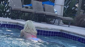 Preview 3 of Short Xxx Sleepers Waker 3gp - Glamour Babe Kelley Cabbana exposed in HotTub Public Resort