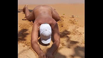 Preview 3 of Brazzer Sucking Under Table - Ladysilva pelada na praia bunda gostosa de marquinha