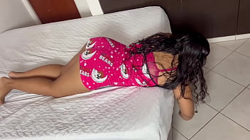Preview 1 of Abused Teen Lesbians - Mientras mis padrastros trabajan yo obligo a mi puta hermanastra a tener sexo duro conmigo y me deje correr rico.