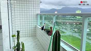 Preview 4 of Xxx Com Poti - Essa empregada veio com esse shortinho para me provocar,  ela tem a bunda mais linda que eu j&aacute_ vi