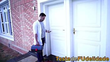 Preview 1 of Sunny Leone Boy Husband - Loira rabuda empinou o bund&atilde_o pro massagista