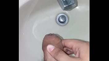 Preview 3 of My Studs Wife Episode - Explosi&oacute_n en el lavabo