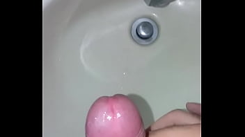 Preview 4 of My Studs Wife Episode - Explosi&oacute_n en el lavabo