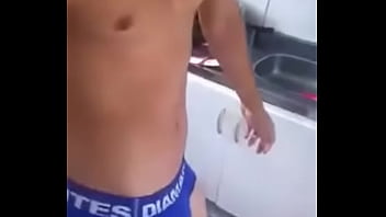 Preview 1 of Phim Sex Hiep Dam Nu Sinh - Bombadinho Leke Baiano dan&ccedil_ando e segurando a mala