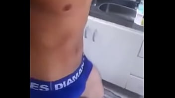 Preview 4 of Phim Sex Hiep Dam Nu Sinh - Bombadinho Leke Baiano dan&ccedil_ando e segurando a mala