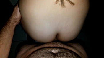 Preview 2 of Boobies Get Cumshot - Comendo a estagi&aacute_ria no trabalho depois do expediente
