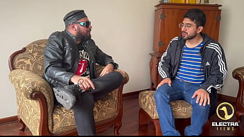Preview 2 of G Sex Boy - Sirviente venezolana rubia de grandes pechos es follada por viejo y este hace debutar a su hijo a la vez