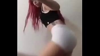 Preview 3 of Chamberlain Tribute - PUTA COM SHORT SOCADO GOSTOSA NA PISTA