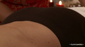 Preview 1 of Sunny Leone Xxx Ha Video - Masseuse from Asia gives a guy a happy end massage