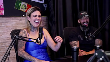 Preview 2 of Sunny Leone Hd Saree - Est&atilde_o a anos casados,  daria a bunda por R$ 500, 00 e levou uma menina pra casa pra fazer sexo a tr&ecirc_s,  mas... - Casal DNA (WATCH ON: SHEER/RED)