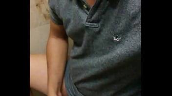 Preview 1 of Hd Up Close - pajeandome en los ba&ntilde_os publicos