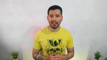 Preview 1 of Indea Six Video - Vendedor de perfumes dotado penetra con sus 20cm a hombre sacerdote que le dio un masaje! Relato sexual