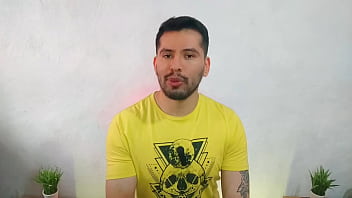 Preview 4 of Indea Six Video - Vendedor de perfumes dotado penetra con sus 20cm a hombre sacerdote que le dio un masaje! Relato sexual