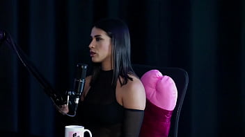Preview 2 of Indian Vhaby Porn - Foi tri campe&atilde_ nas brs,  deu muito o cu,  e as inseguran&ccedil_as das mulheres... - Val Mineirinha no Swing Cast (SHEER/RED)