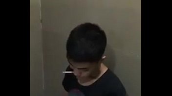 Preview 1 of Blonde Loves It - Zai Việt Thẳng H&uacute_t Thuốc Sục Cu