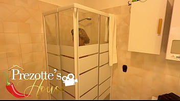 Preview 1 of Full Avi Xxxx Videos - Venham ver que o que acontece na casa trans todas as semanas ,  Hora do banho,  trai&ccedil_&atilde_o de macho casado Dotado 22 Safado botando a trans pra mamar no banheiro
