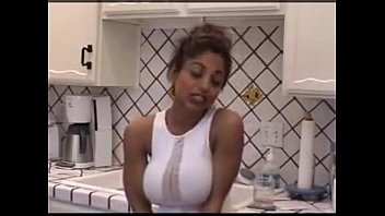 Preview 1 of Pxxx Vido Wapcom - When the cleaner finishes her chores - CovsCams.com