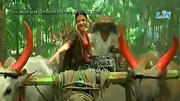 Preview 2 of Ladies Fucked Wearing Gum Boots - bollywood actress aishwaria rai huge boobs deep cleavage - XNXX.COM