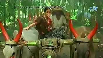 Preview 1 of Ladies Fucked Wearing Gum Boots - bollywood actress aishwaria rai huge boobs deep cleavage - XNXX.COM