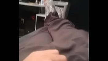 Preview 2 of Cumblast On Teen Feet - Allan mostra o pacote no periscope.