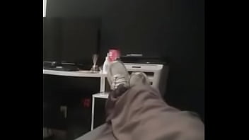 Preview 4 of Cumblast On Teen Feet - Allan mostra o pacote no periscope.